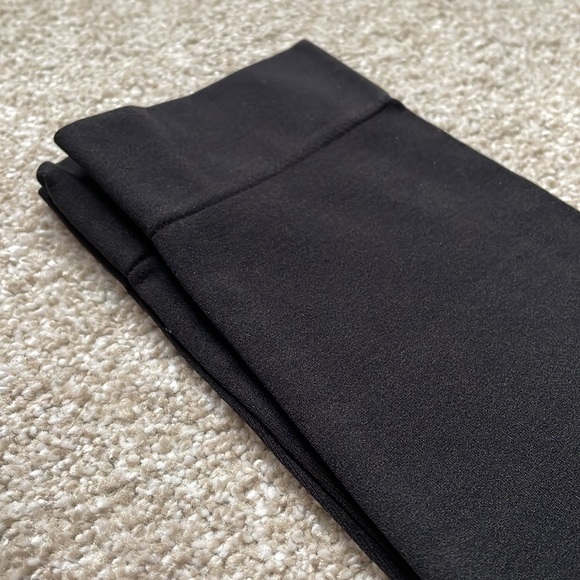 Ingrid & Isabel Black Maternity Leggings - Picture 4 of 4